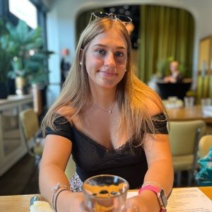 Meet your Posher, Julia